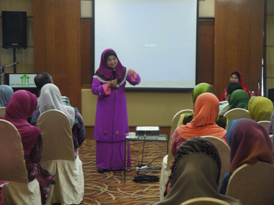 At the program, a talk was given by Prof. Dr. Latiffah Latiff, Research Leader of Project Cervisafe cum Deputy Director of CaRE