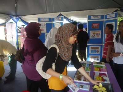 Visitors were looking for cancer information at CaRE’s booth